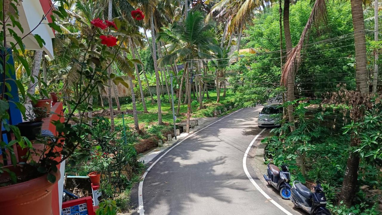 Abhi'S Cafe Avaduthura كوفالام المظهر الخارجي الصورة